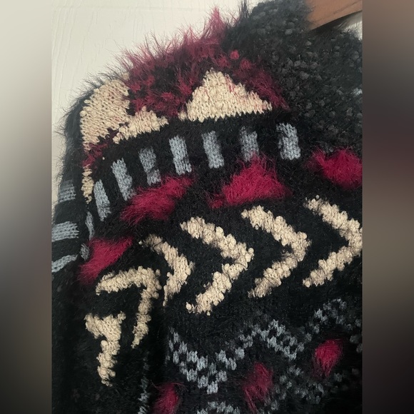 Arizona Jean Co Women’s Cropped Sweater Color Charcoal Geometric Pattern. - Picture 2 of 7